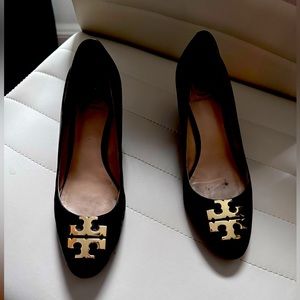 Tory Burch wedges- black and gold